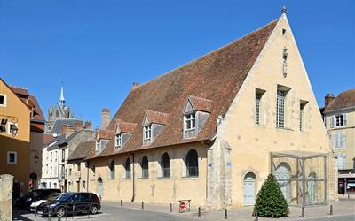 La Ferté Bernard proche de l'hôtel restaurant de l'Auberge de la Cloche à Theil sur Huisne dans l'Orne (61)