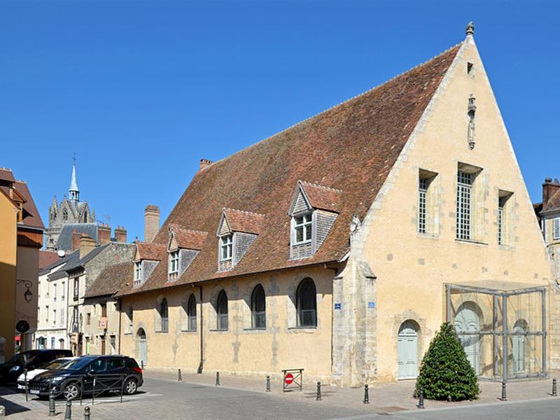 La Ferté Bernard proche de l'hôtel restaurant de l'Auberge de la Cloche à Theil sur Huisne dans l'Orne (61)