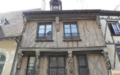 La Ferté Bernard proche de l'hôtel restaurant de l'Auberge de la Cloche à Theil sur Huisne dans l'Orne (61)