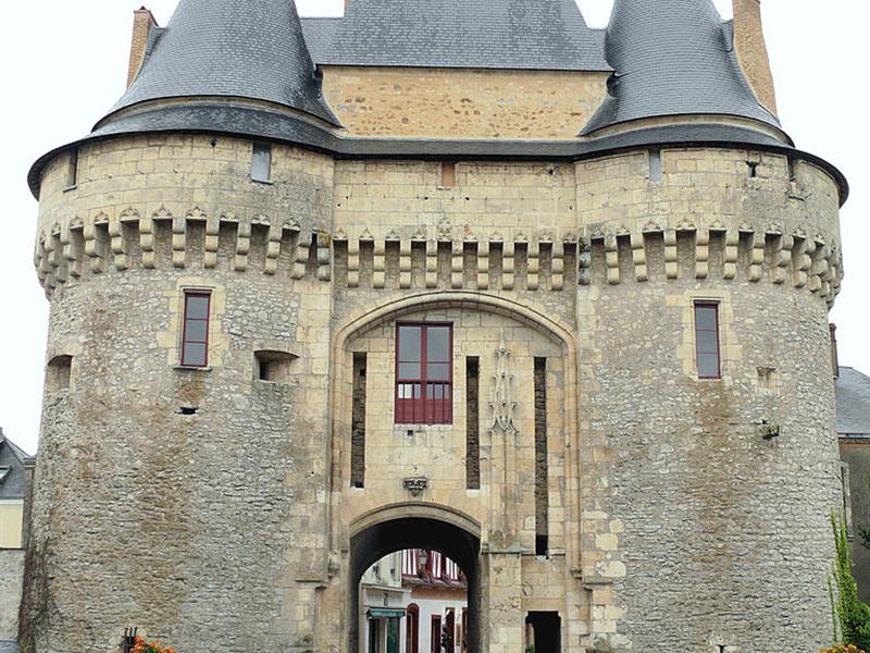 La Ferté Bernard proche de l'hôtel restaurant de l'Auberge de la Cloche à Theil sur Huisne dans l'Orne (61)